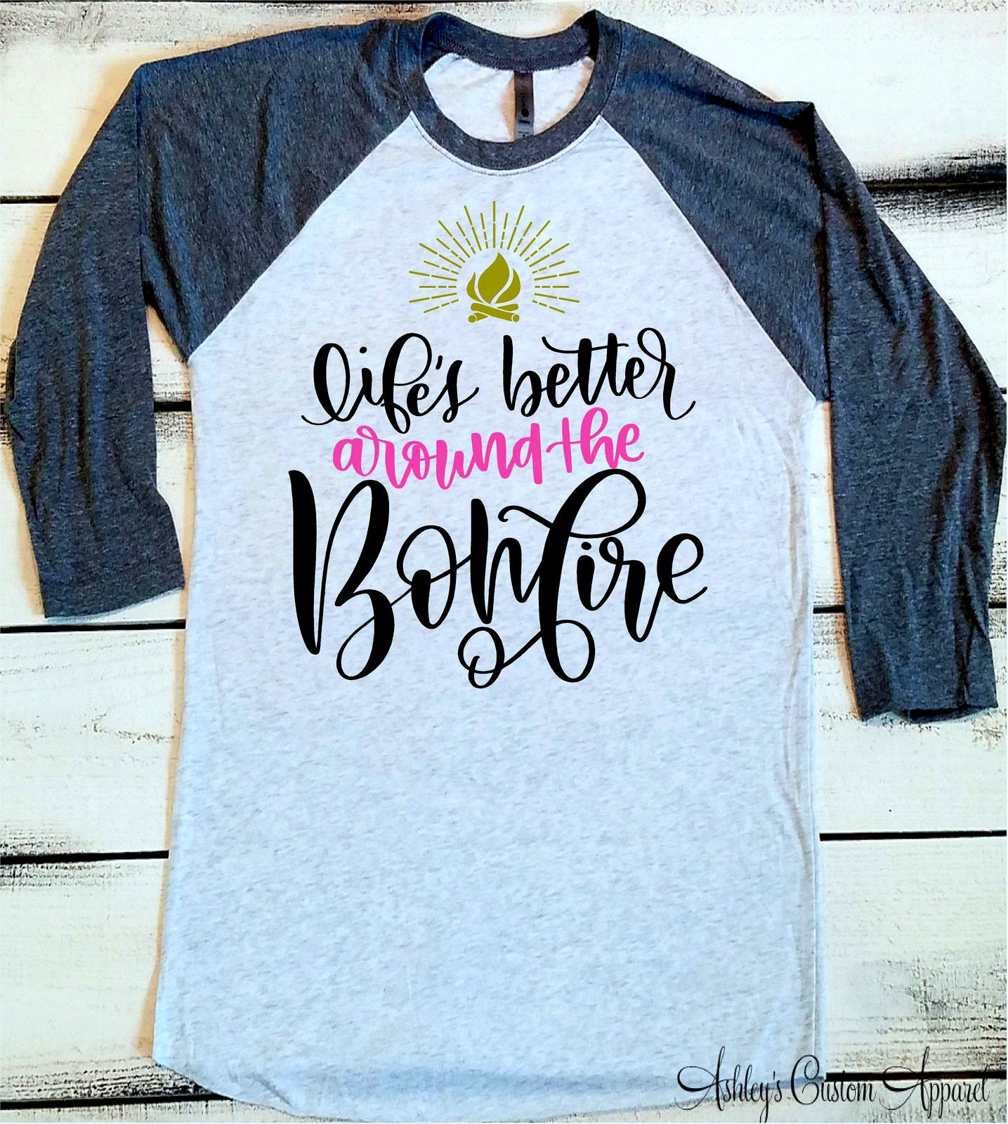 Camping Shirts Für Frauen Das Leben Ist Besser Am Lagerfeuer Berg Abenteuer Familien Urlaub Shirt Feuer Tshirt von AshleysCustomApparel