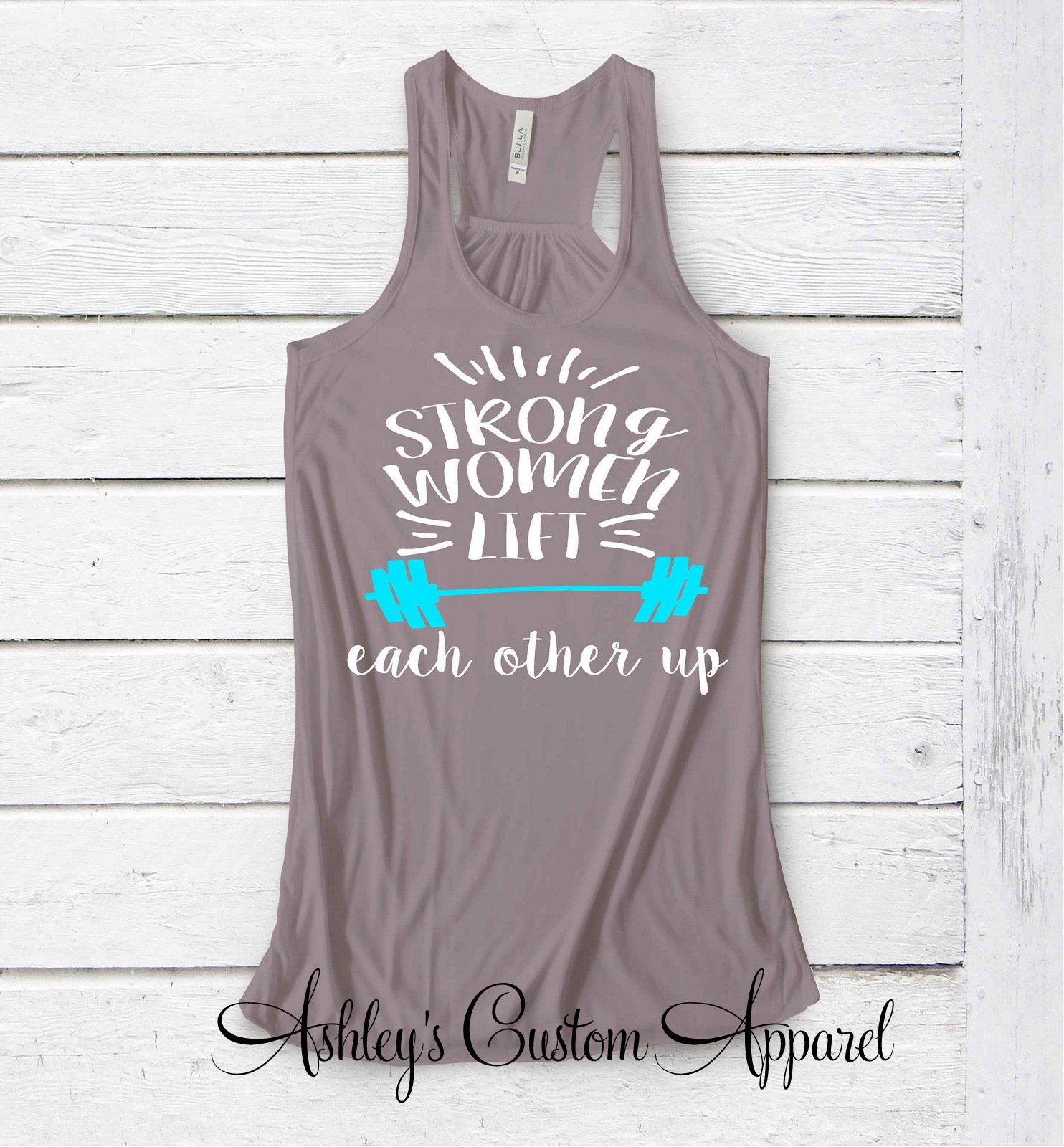 Damen Fitness Tank Top - Workout Starke Frauen Inspirierend Geschenk Mädchen Die Heben Gewichtheben Shirt Fitnessstudio von AshleysCustomApparel