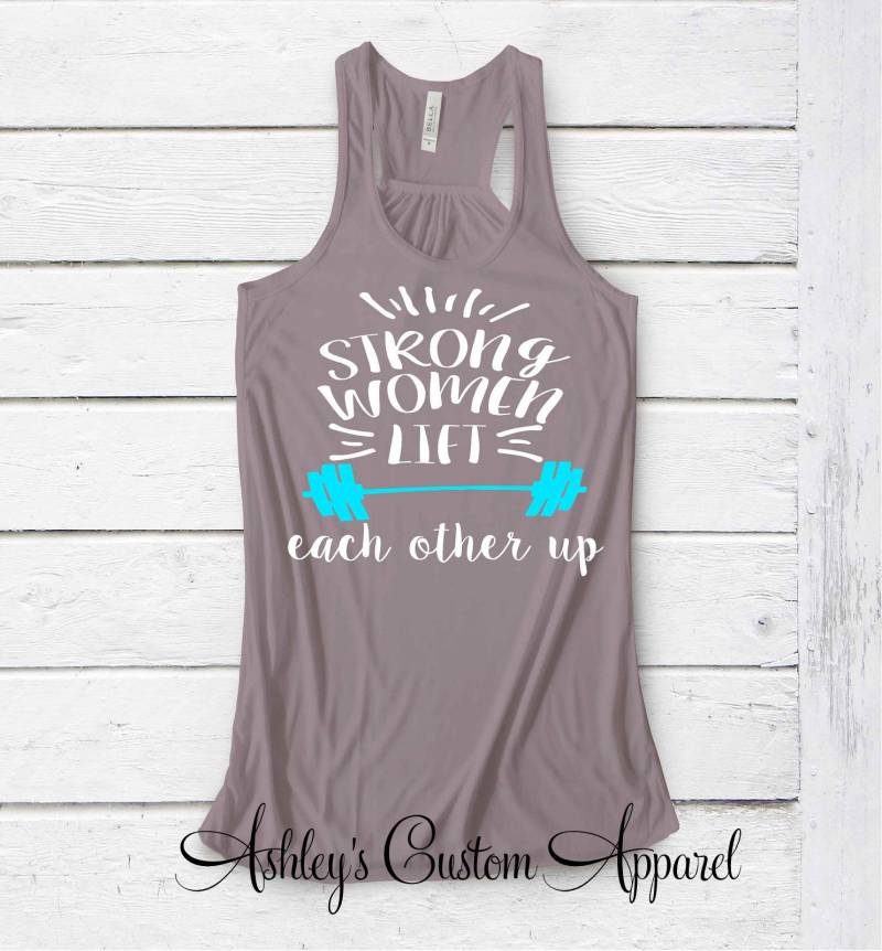 Damen Fitness Tank Top - Workout Starke Frauen Inspirierend Geschenk Mädchen Die Heben Gewichtheben Shirt Fitnessstudio von AshleysCustomApparel