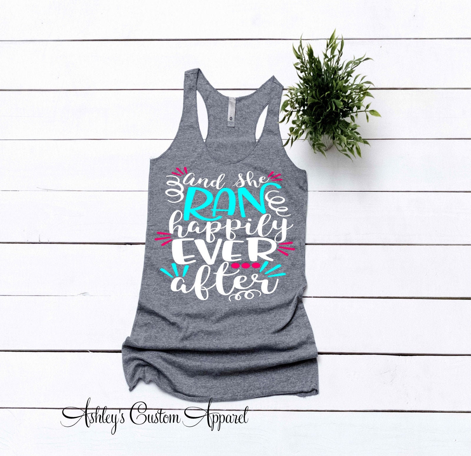 Damen Lauf-Tanktop, Lustige Laufshirts, Motivierende Fitnessbekleidung, Und Sie Lief, Marathon-Tanktops, Inspirierend, Läufer von AshleysCustomApparel