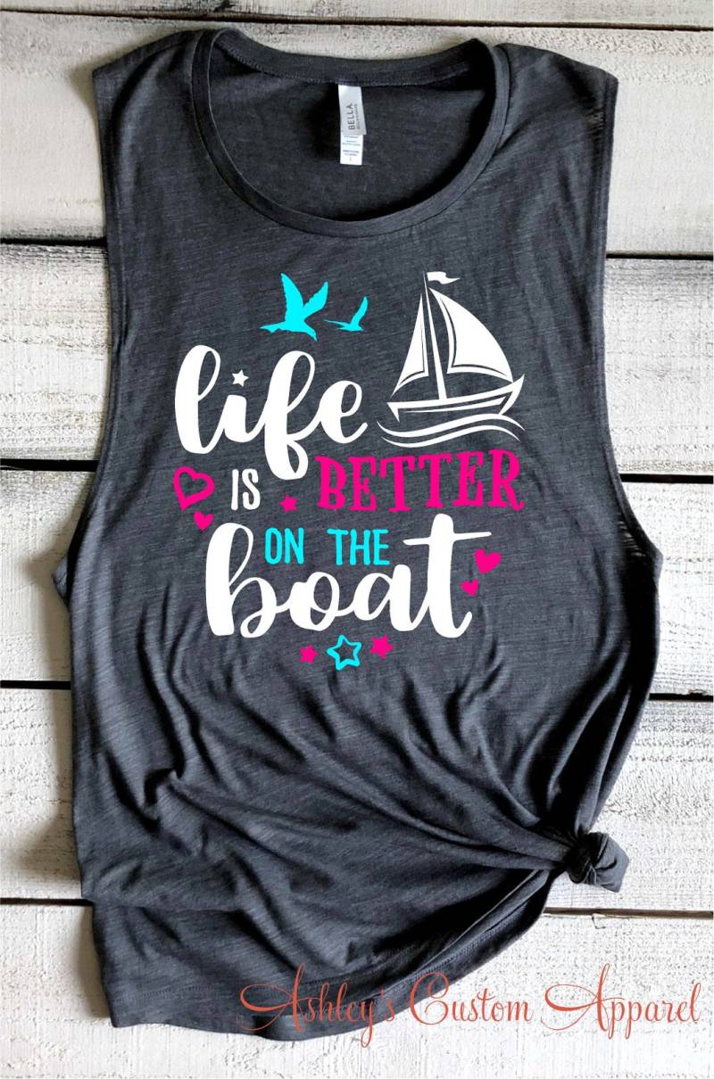 Das Leben Ist Besser Auf Dem Boot Muskel-Tanktop Kreuzfahrt-Trip-Shirts, Bootsoberteile von AshleysCustomApparel