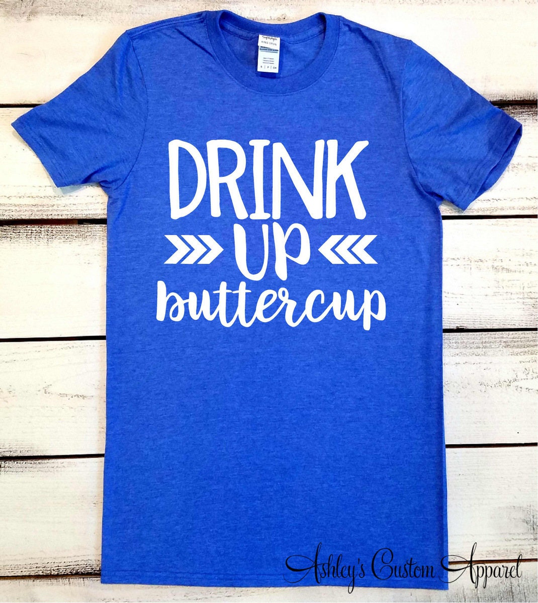 Drink Up Buttercup, Lustige Trinkende Shirts, Girls Night Out Shirt, Country-Musik-Konzert-Shirt, Tag Trinken Bester Freund Shirts von AshleysCustomApparel