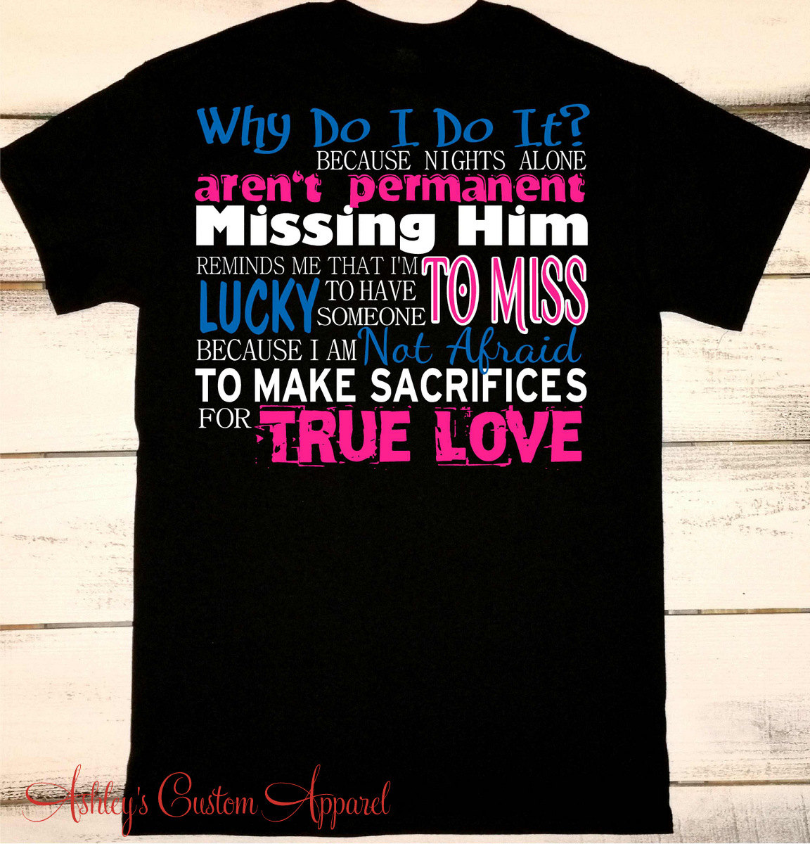 Fernbeziehung Frauen-T-Shirt Militär, Ölfeld, Pipeline von AshleysCustomApparel