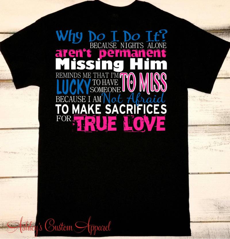 Fernbeziehung Frauen-T-Shirt Militär, Ölfeld, Pipeline von AshleysCustomApparel