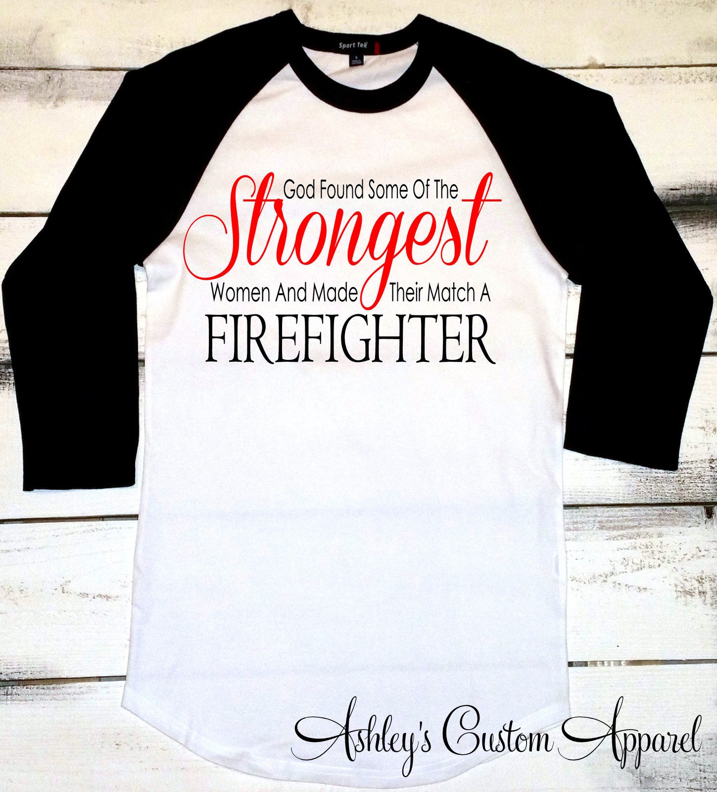 Feuerwehrmann Frau Shirt, Feuerwehr Shirts, Stolze Feuerwehrfrau, Geschenke, Freundin Wifey von AshleysCustomApparel