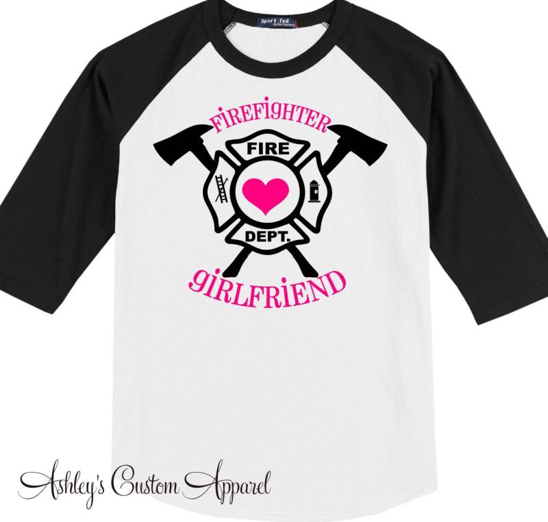 Feuerwehrmann Freundin Raglan Shirt Liebe Mein Geschenk, Stolze von AshleysCustomApparel