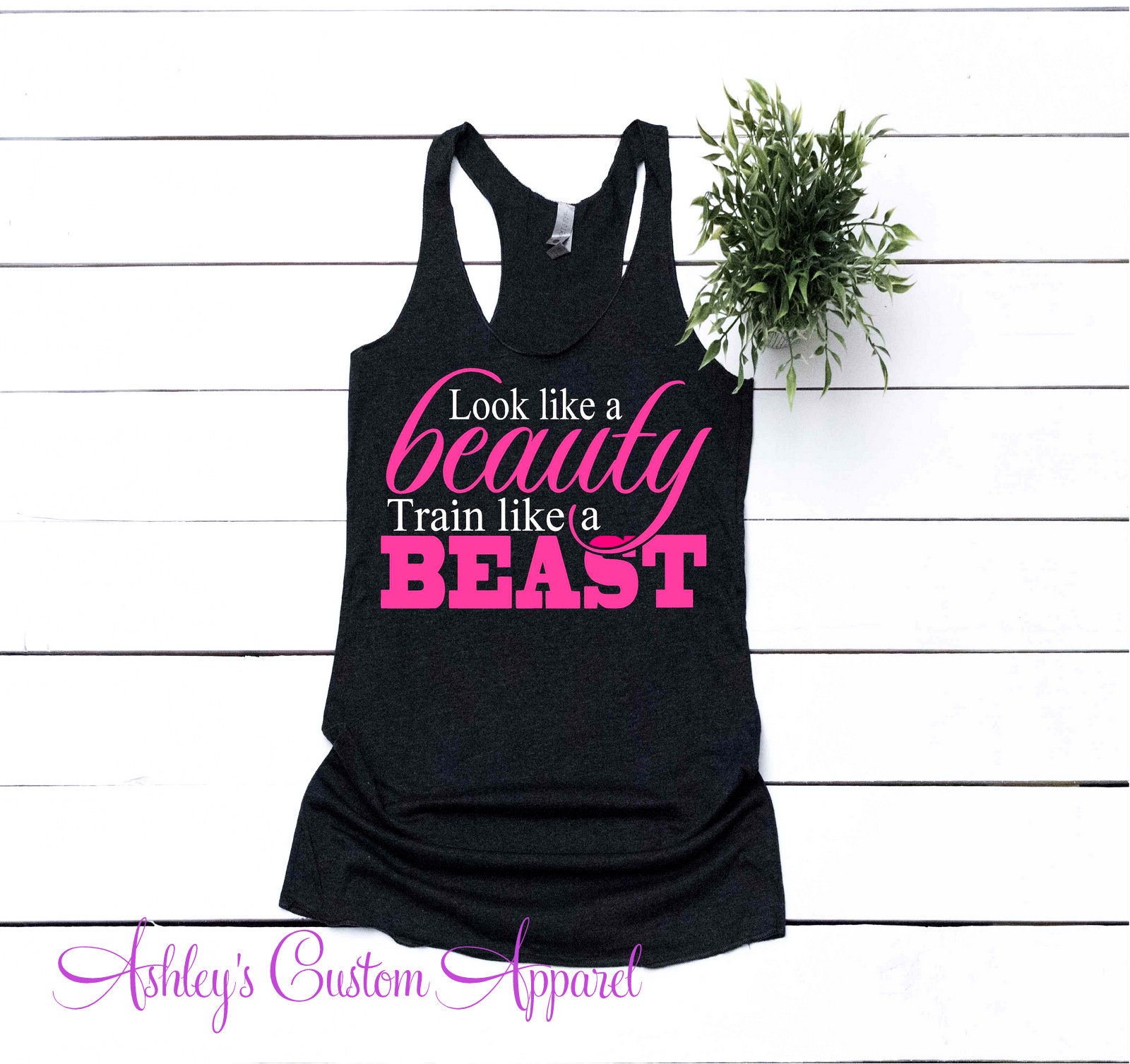Fitness-Tank, Sehen Aus Wie Eine Schönheit, Trainieren Ein Tier, Workout-Tank, Fitness-Geschenk, Laufendes Tank, Mädchen, Die Heben, Gewichtheben von AshleysCustomApparel