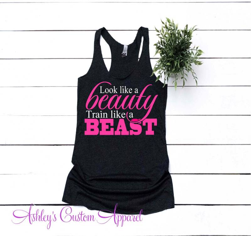 Fitness-Tank, Sehen Aus Wie Eine Schönheit, Trainieren Ein Tier, Workout-Tank, Fitness-Geschenk, Laufendes Tank, Mädchen, Die Heben, Gewichtheben von AshleysCustomApparel
