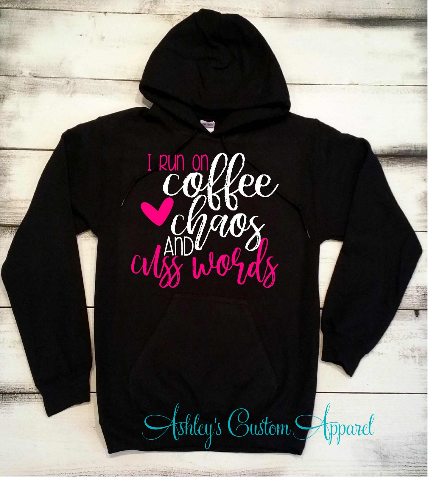 Ich Laufe Auf Kaffeechaos Und Cuss Wörter, Kaffee Shirt, Lustige Mama Shirts, Koffein Tshirt, Frauen Trendy T-Shirt, Lustiges Sweatshirt von AshleysCustomApparel
