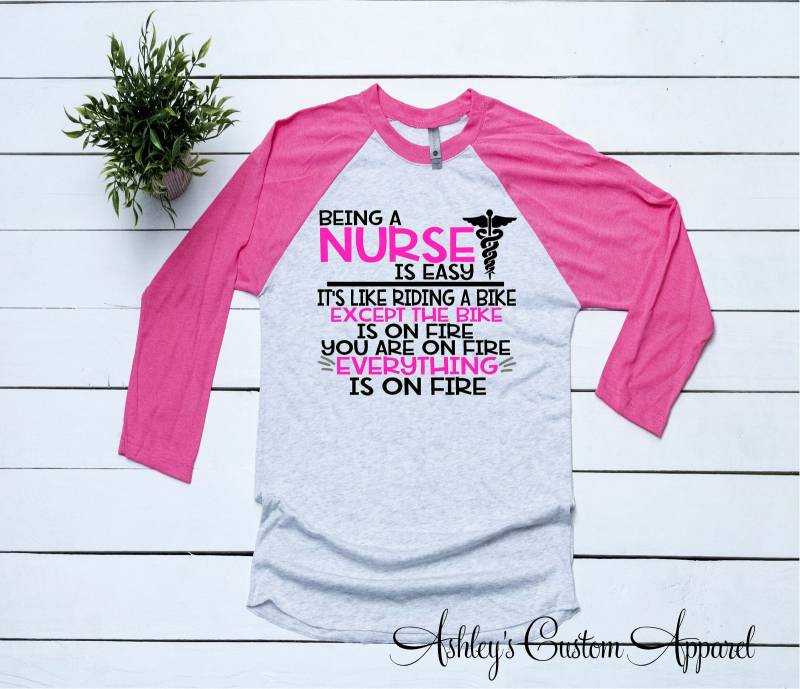 Krankenschwester-Leben-Shirt Eine Krankenschwester Zu Sein Ist Einfach, Alles in Brand Lustige Krankenschwester-T-Shirts Frau Mom Rn Shirts Nursing von AshleysCustomApparel