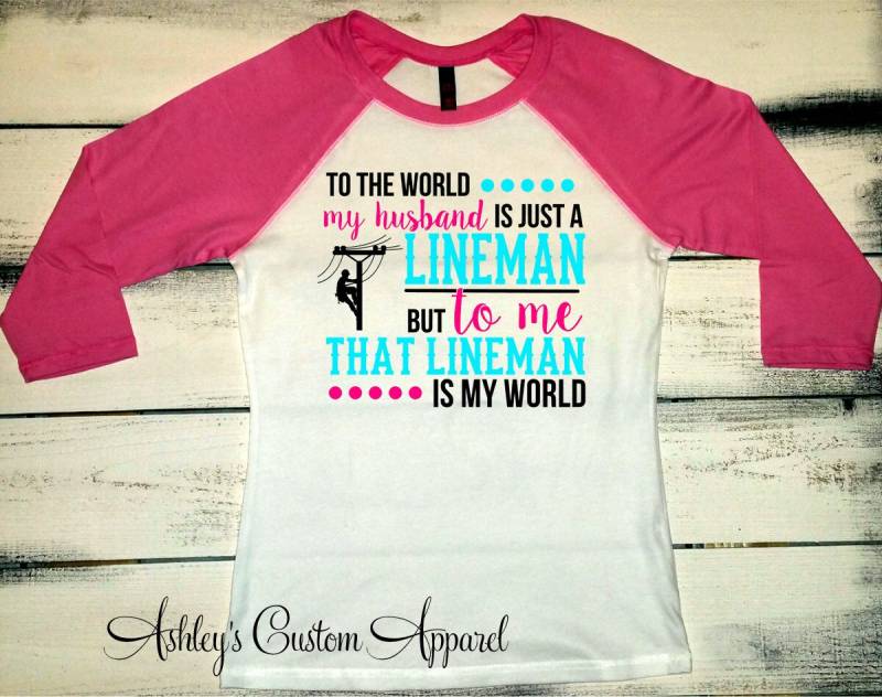 Lineman Shirt, Frau Stolze Frau, Ich Liebe Meinen Lineman, Tshirt, Geschenke, Power Geschenk Für Sie von AshleysCustomApparel