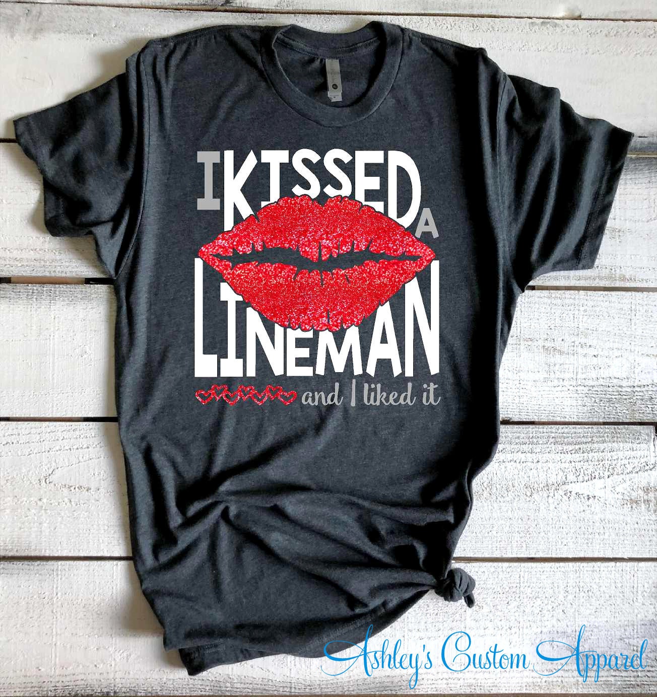 Lineman's Frau - Linienfrau Power Lineman Linemans Shirt Freundin Elektriker Versorger Powerline von AshleysCustomApparel