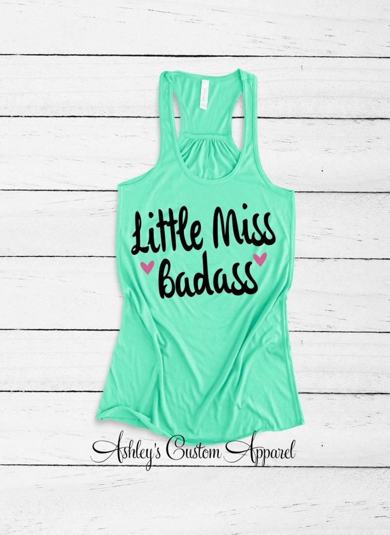 Little Fräulein Tank, Lustiges Workout Damen Fitness Bekleidung, Motivierende Fitness, Niedliche Gym Shirts, Kleine Badass, Hockende Tank Tops von AshleysCustomApparel