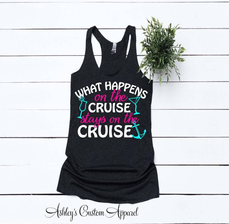 Lustiges Kreuzfahrt-Trinken-Shirt Mädchen, Das Wochenende Kreuzt, Was Auf Der Kreuzfahrt Passiert, Bleibt von AshleysCustomApparel