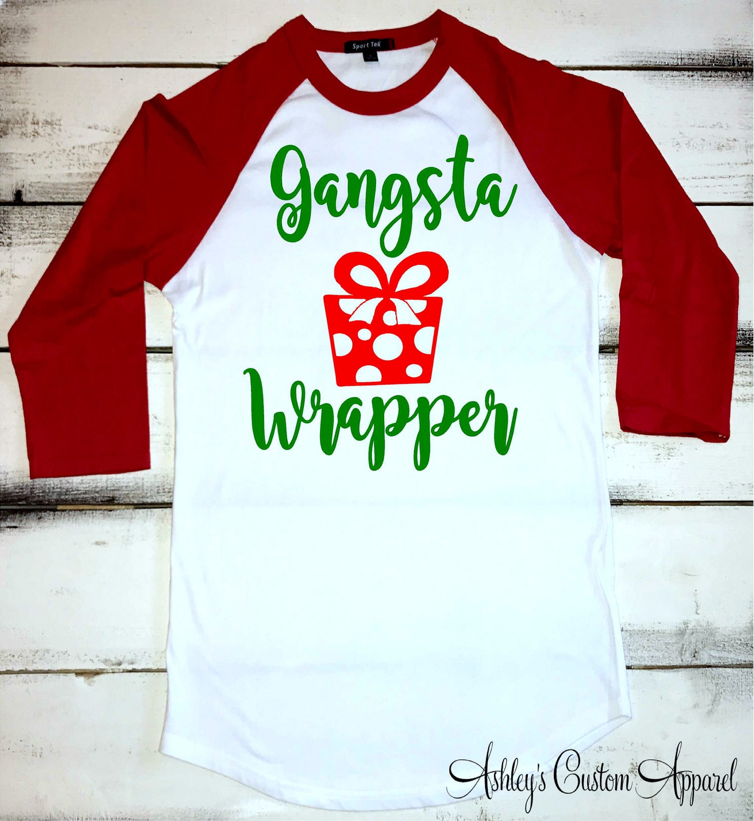 Lustiges Weihnachts Shirt, Gangsta Wrapper Shirts Für Frauen, Feiertags Shirts, Heiligabend Mama Weihnachten Raglan von AshleysCustomApparel