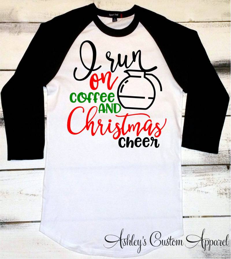 Lustiges Weihnachts-Shirt, Weihnachten Und Kaffee-Shirt, Weihnachts-Shirts Für Frauen, Weihnachtsbeifall-Shirt, Weihnachtsmorgen-T-stück, Jubeln von AshleysCustomApparel