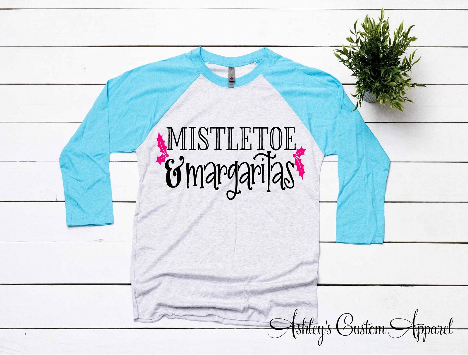 Lustiges Weihnachtshemd Mistelzweig Und Margaritas Frauen Weihnachtst-Shirt Weihnachtstrinkendes Hemd Baseball-T-stück Benutzerdefiniertes von AshleysCustomApparel