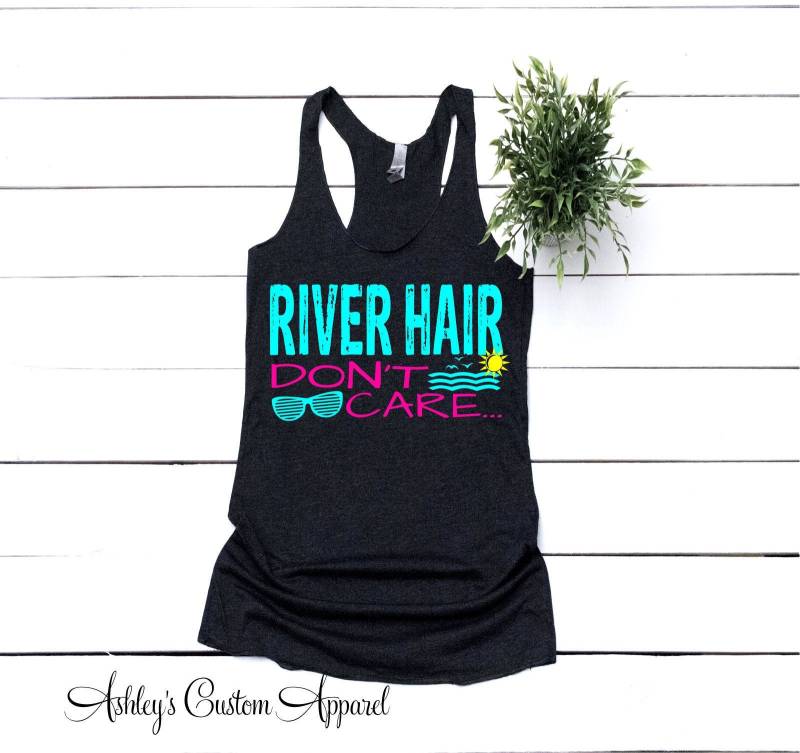 River Hair Don't Care Sommer Tank Top. Fluss-Panzer. Fluss Shirts. Ferien Tanks. Floating The River. Neuer Braunfels. Beach.river Party River Hair Don't Care Sommer Tank Top. Fluss-Panzer. Fluss Shirts. Ferien Tanks. Floating The River. Neuer Braunfels. Beach.river Party von AshleysCustomApparel