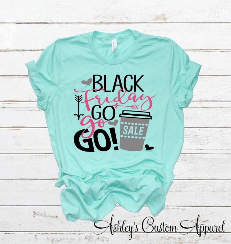 Schwarzer Freitag T-Shirts Urlaub Einkaufen Black Friday Team Go Verkauf Personalisierte Gruppe Individuell Schwarzer Freitag T-Shirts Urlaub Einkaufen Black Friday Team Go Verkauf Personalisierte Gruppe Individuell von AshleysCustomApparel