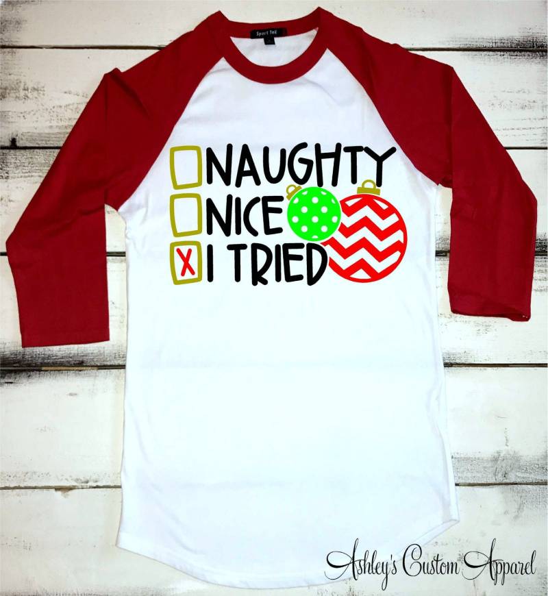 Weihnachten Shirts Für Frauen, Freches Schönes Shirt, Weihnachtsshirt, Lustiges Weihnachtsmorgen Party T-Shirt von AshleysCustomApparel