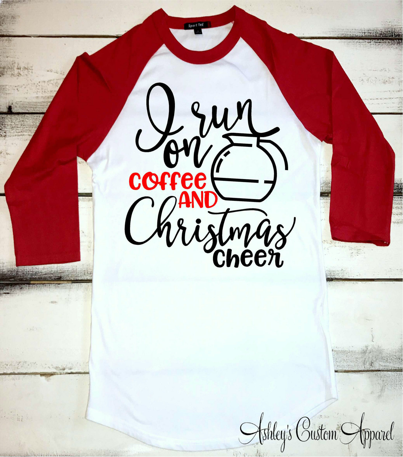 Weihnachts-Shirt, Kaffee Und Weihnachtsstimmung, Weihnachts-Shirts Für Frauen, Urlaubs-Shirts, Lustiges Weihnachts-Shirt von AshleysCustomApparel