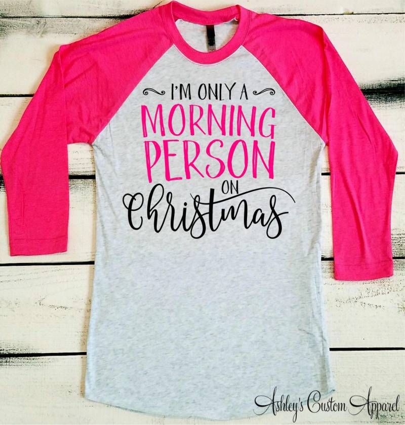 Weihnachtsmorgen Shirt, Lustiges Weihnachtsshirt, Frauen Baseball T-Shirt, Benutzerdefinierte Weihnachten, Weihnachtsfeier Weihnachten von AshleysCustomApparel