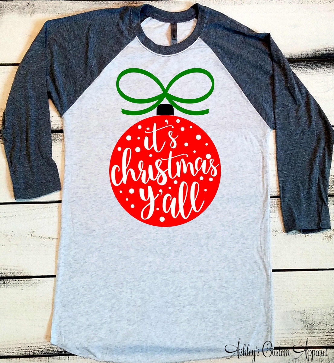 Womens Christmas Shirt, Es Ist Weihnachten Ihr, Lustiges Weihnachtsshirt, Weihnachtsparty Shirts, Frohe Weihnachten, Weihnachtsbaseball-T-Shirt von AshleysCustomApparel