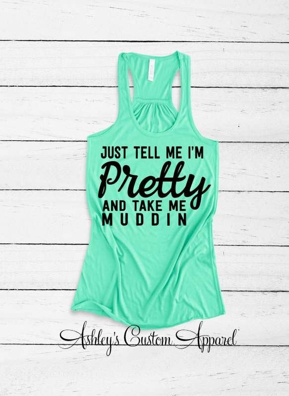 Womens Muddin Shirt, Fitnessbekleidung, Sagen Sie Mir, Ich Bin Hübsch, Nehmen Mich Mudding, Country Shirts Für Frauen, Zitate, Südländer, Redneck von AshleysCustomApparel