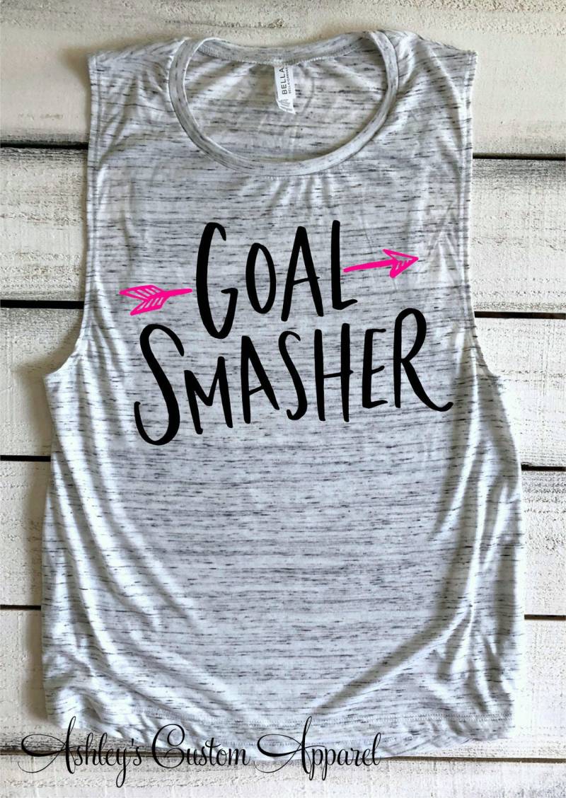 Workout Tanks Für Frauen Ziel Shirt Fitnessstudio Muskel Tank Tops Trendy Fitness Bekleidung Ziele Top Inspirierende Shirts Motivations T-Shirt von AshleysCustomApparel