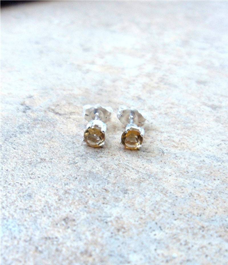 4mm Echte Citrine Ohrstecker in Sterling Silber 4mm Echte Citrine Ohrstecker in Sterling Silber von Ashpreys