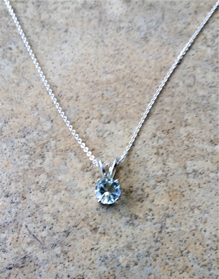 Aquamarin Anhänger - März Geburtsstein Echter 6 Mm Mit Kette in Sterling Silber Oder Gold Aquamarin Anhänger - März Geburtsstein Echter 6 Mm Mit Kette in Sterling Silber Oder Gold von Ashpreys