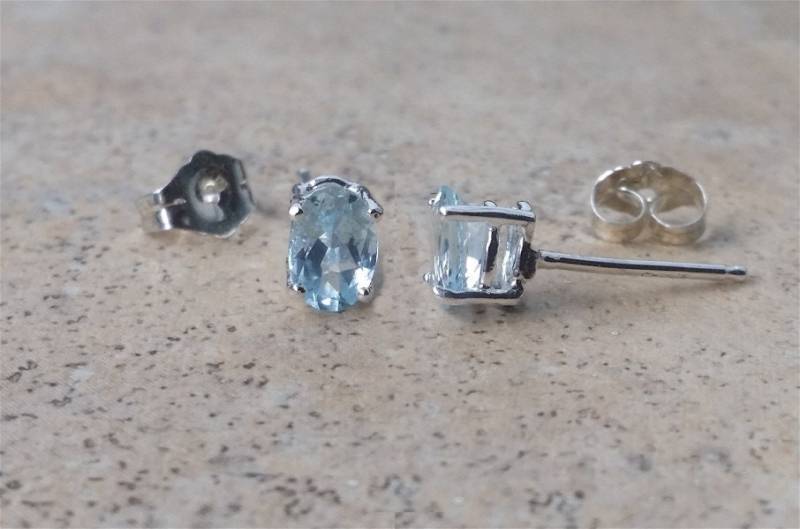 Aquamarin Ohrringe - Echter 6 X 4 Oval Ohrstecker in Sterling Silber Oder Gold Aquamarin Ohrringe - Echter 6 X 4 Oval Ohrstecker in Sterling Silber Oder Gold von Ashpreys
