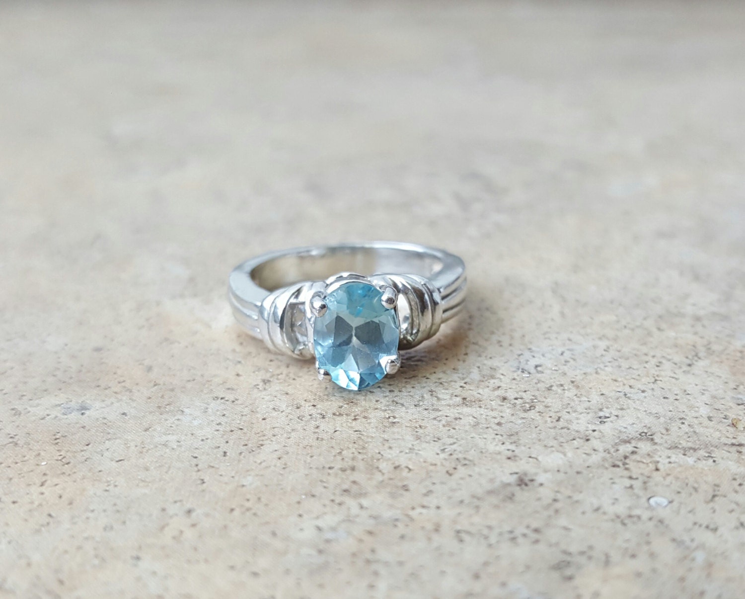 Aquamarin-Ring, Echte Aquamarin Oval Geformte 8 Mm X 6 Mm, März Birthstone, Modernen Stein Für Bräute Aquamarin-Ring, Echte Aquamarin Oval Geformte 8 Mm X 6 Mm, März Birthstone, Modernen Stein Für Bräute von Ashpreys
