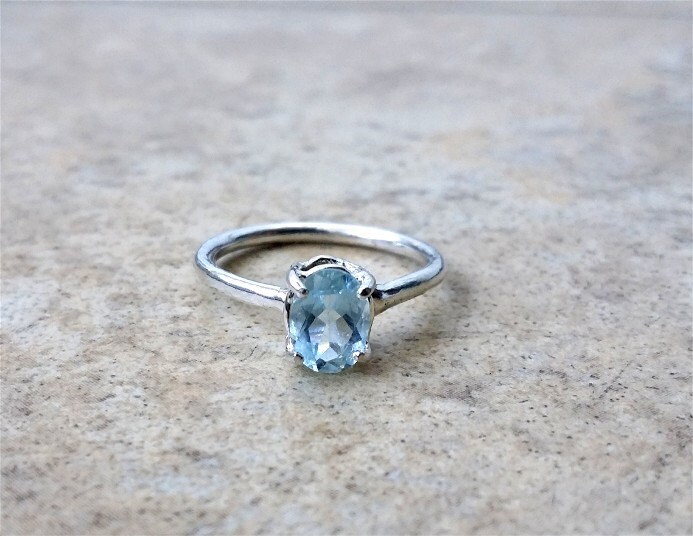 Aquamarin Ring, Echter Oval Geformt 8 Mm X 6 Mm, März Geburtsstein, Moderner Stein Für Braut Aquamarin Ring, Echter Oval Geformt 8 Mm X 6 Mm, März Geburtsstein, Moderner Stein Für Braut von Ashpreys