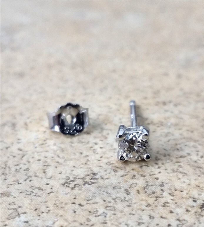 Echte Diamant 3mm Runde Einzelne Ohrstecker/April Birthstone Braut Jahrestag Erste Ohrringe in Sterling Silber Oder Gold Echte Diamant 3mm Runde Einzelne Ohrstecker/April Birthstone Braut Jahrestag Erste Ohrringe in Sterling Silber Oder Gold von Ashpreys