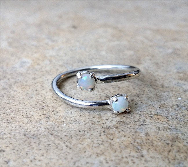 Echte Opal Ring - 4mm | Oktober Geburtsstein in Sterling Silber Oder Gold Echte Opal Ring - 4mm | Oktober Geburtsstein in Sterling Silber Oder Gold von Ashpreys