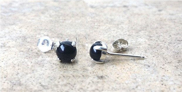Schwarz Onyx Ohrstecker - Echte Schwarze 5 Mm Cabochon Ohrringe in Sterling Silber Schwarz Onyx Ohrstecker - Echte Schwarze 5 Mm Cabochon Ohrringe in Sterling Silber von Ashpreys