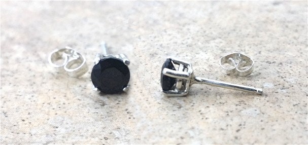 Schwarzer Onyx Ohrstecker - Echt 5mm Facettierte in Sterling Silber Schwarzer Onyx Ohrstecker - Echt 5mm Facettierte in Sterling Silber von Ashpreys