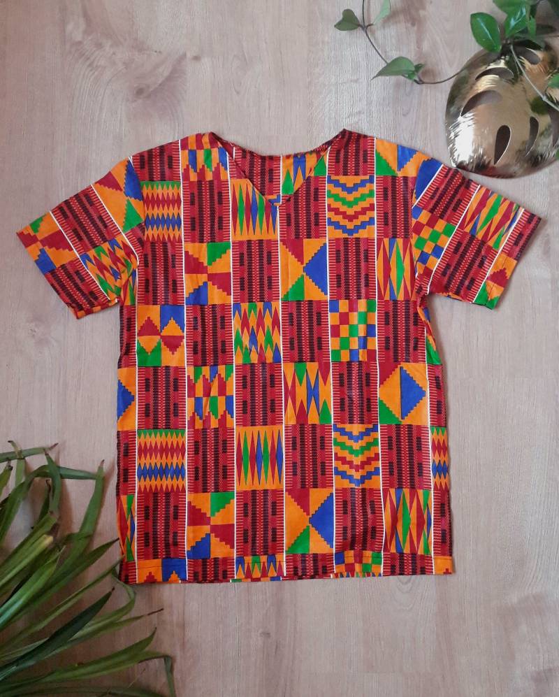Limbe V Neck Kente T-Shirt Unisex Limbe V Neck Kente T-Shirt Unisex von AshuFineClothing