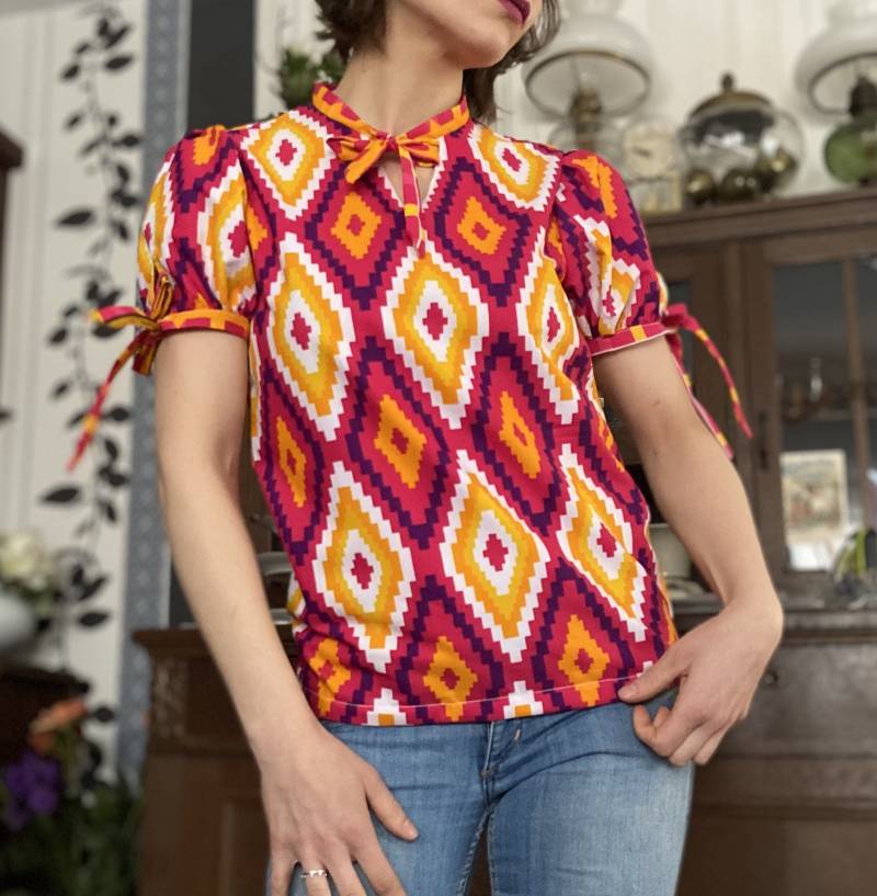 Schleifen Bluse Pink Kente Shirt Schleifen Bluse Pink Kente Shirt von AshuFineClothing