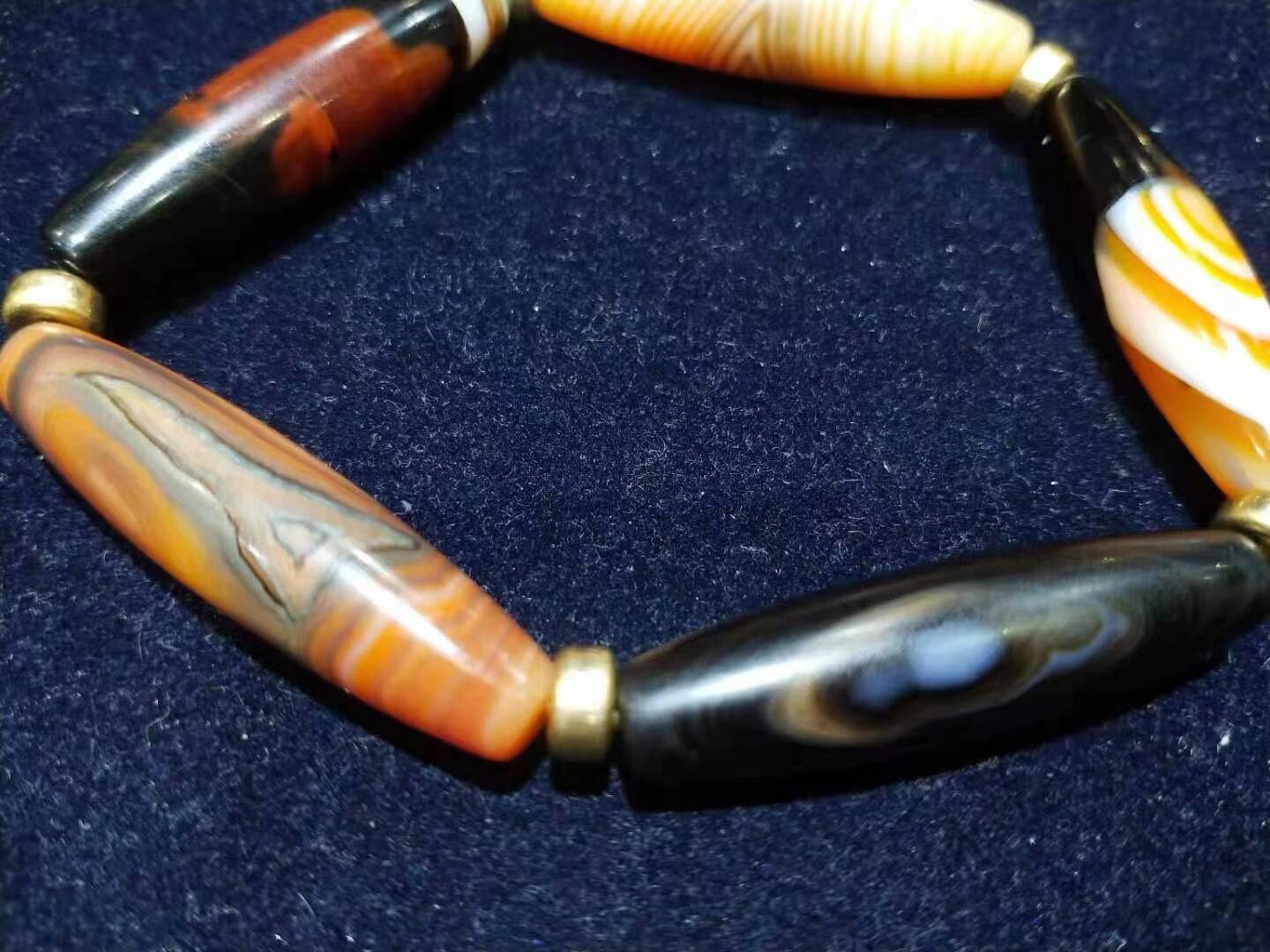 Armband Aus Natürlichem Achat Mit 18K Gold Perlen Armband Aus Natürlichem Achat Mit 18K Gold Perlen von AsianAuthentique