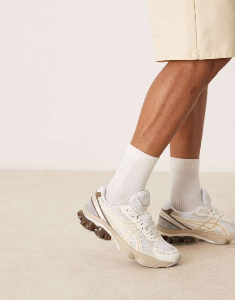 Asics - Gel-Kinetic Fluent - Sneaker in Weiß und Marzipan von Asics