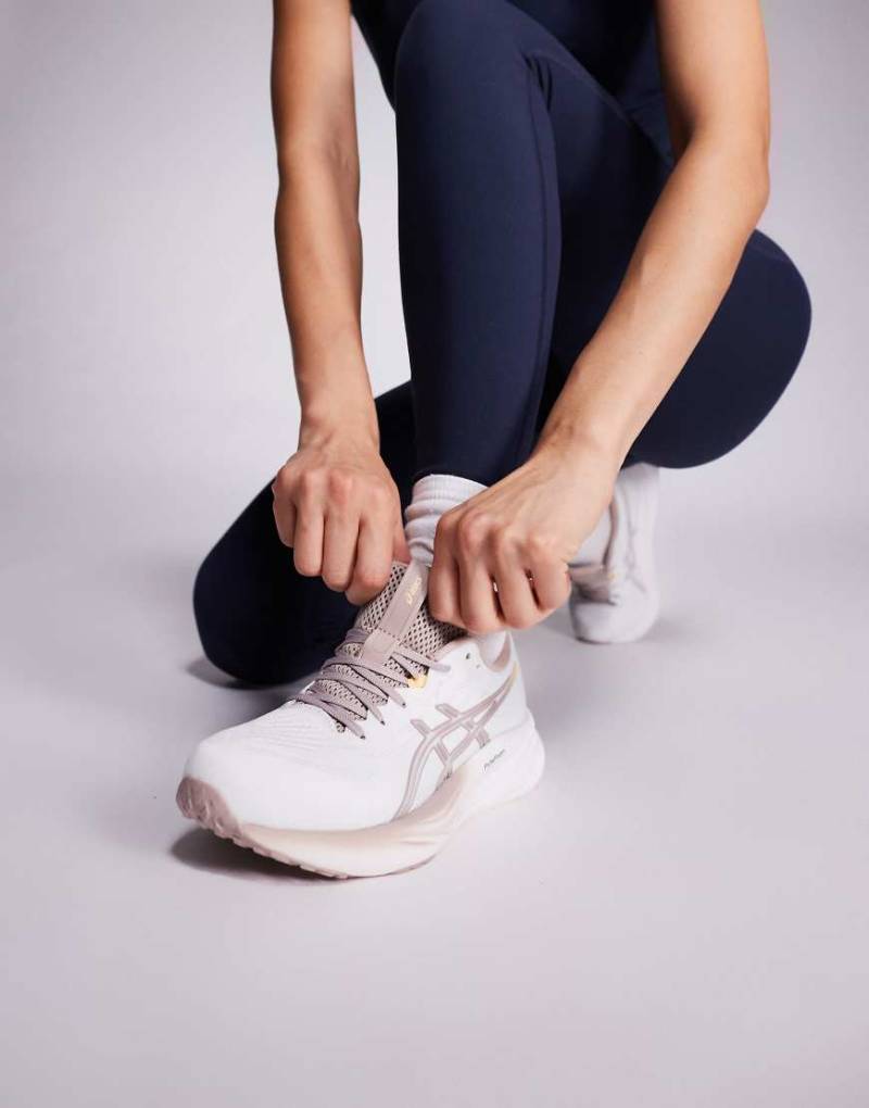 Asics - Gel-Pulse 16 - Laufschuhe in Weiß und Staubrosa von Asics