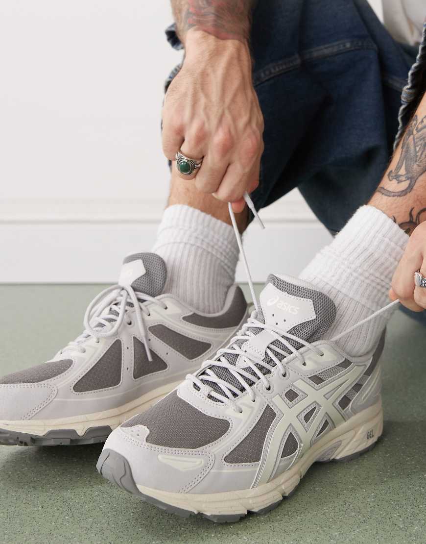 Asics - Gel-Venture 6 - Sneaker in Tongrau und Cremeweiß von Asics