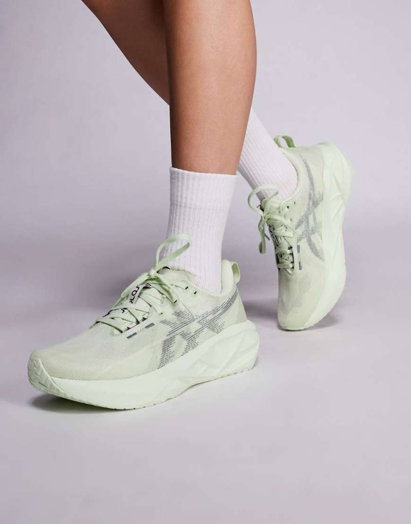 Asics - Novablast 5 - Lauf-Sneaker in Grün von Asics