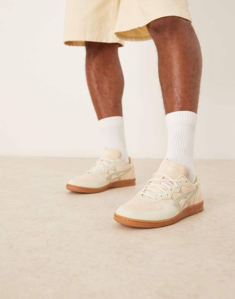 Asics - Skyhand Og - Sneaker in Marzipan und getrocknetes Blattgrün-Weiß von Asics