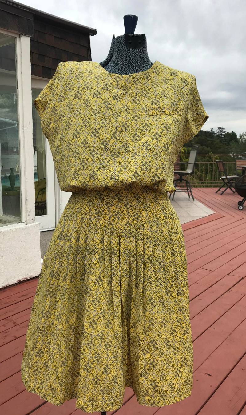 1980Er Gelb Hoch Tailliertes Rayonkleid S/M 1980Er Gelb Hoch Tailliertes Rayonkleid S/M von AskTheDustVintage