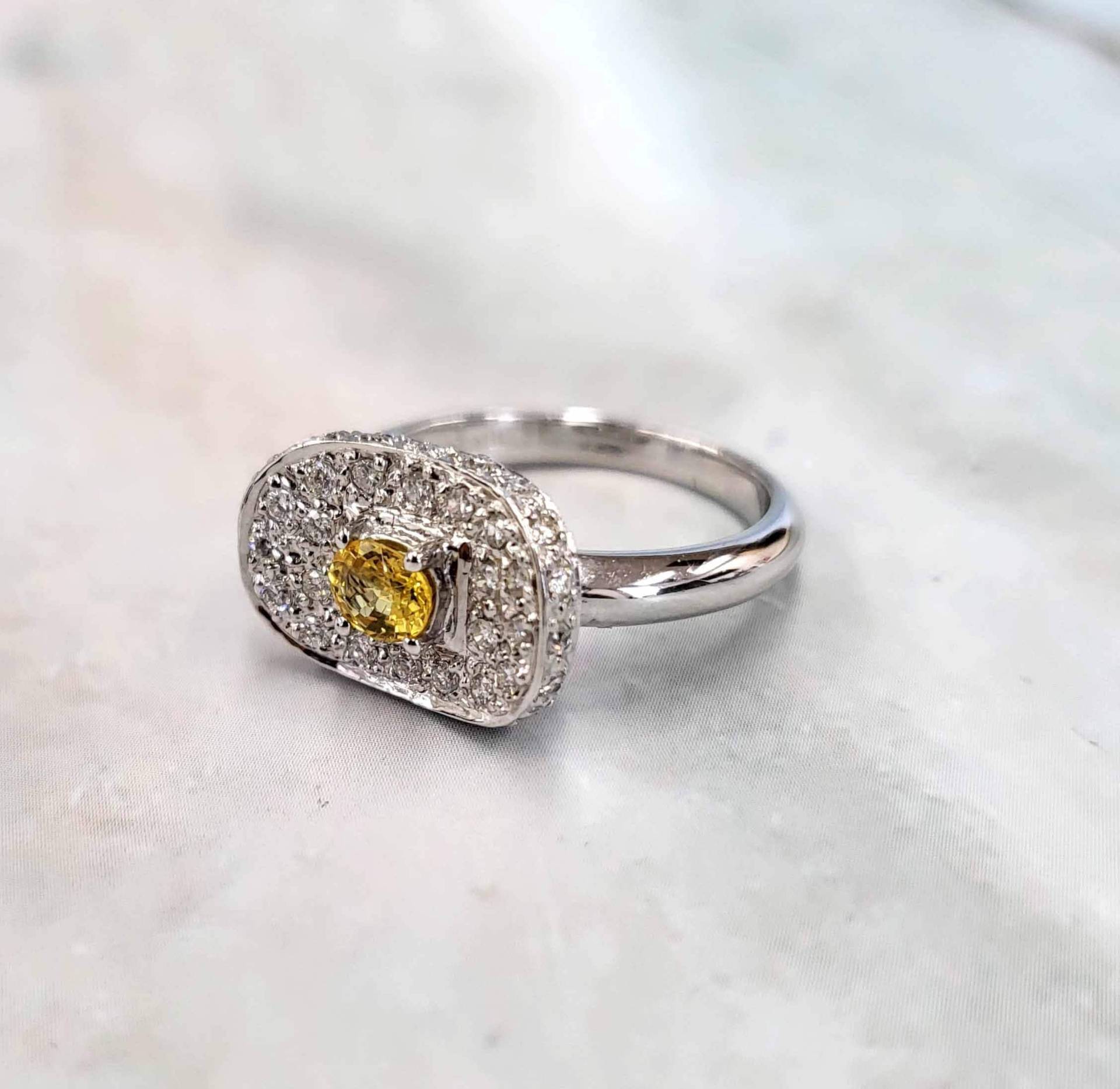 18K Wg Gelb Saphir Und Diamant Pave Disc Ring von AskaArtisansbyLisa