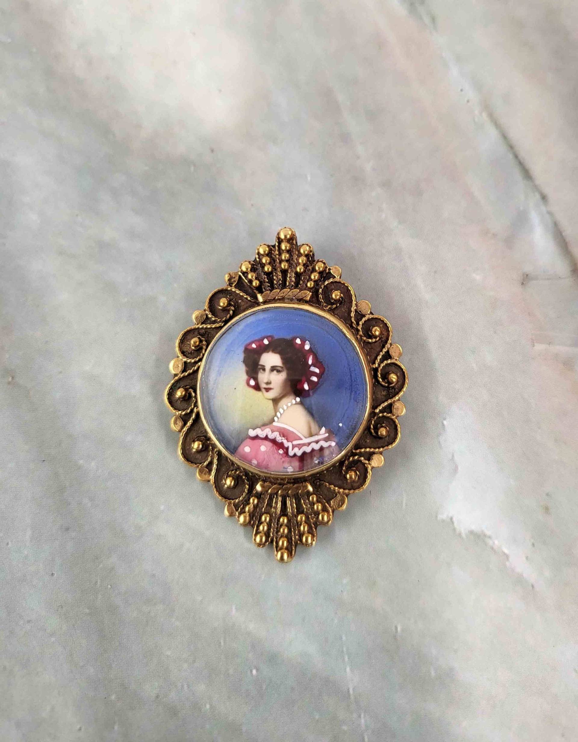 Nachlass 14K Yg Portrait Brosche Anhänger von AskaArtisansbyLisa