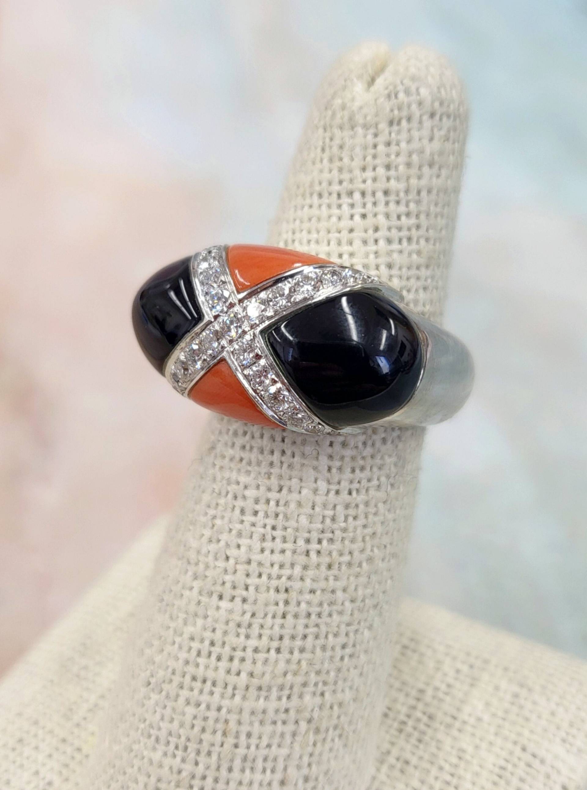 Vintage 18K Wg Koralle, Onyx Und Diamant Ring von AskaArtisansbyLisa